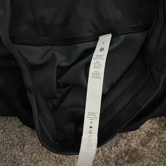 Camo Lululemon NWT leggings - Picture 4 of 4